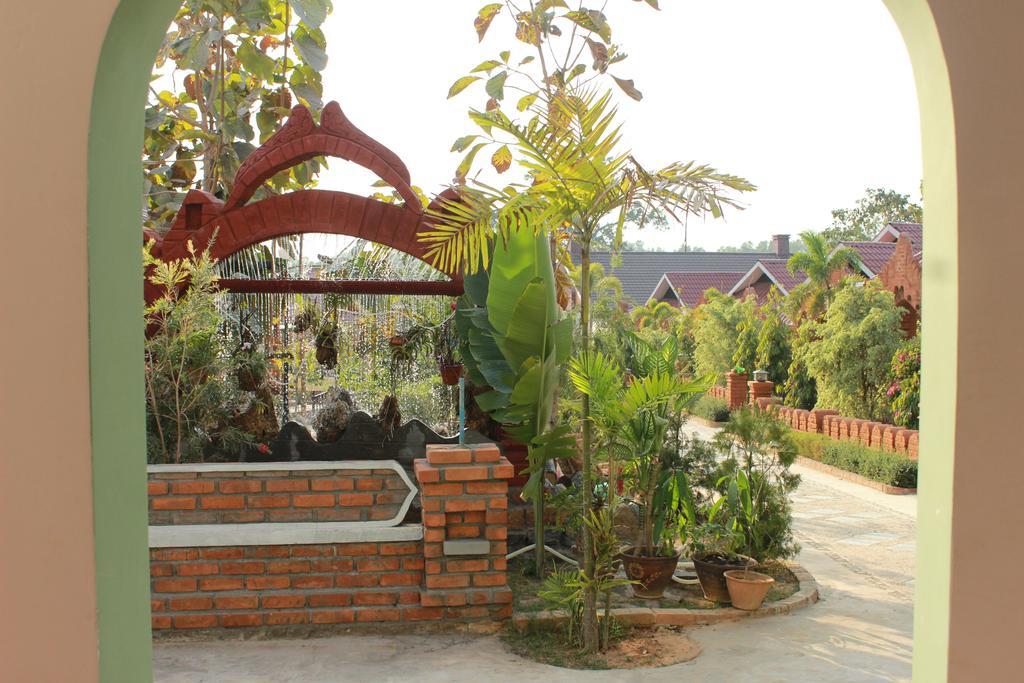 New May Haw Nann Villa Nyaungshwe Exteriör bild