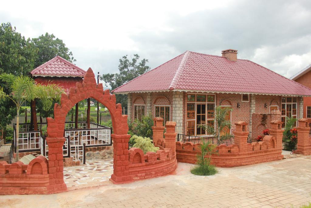 New May Haw Nann Villa Nyaungshwe Exteriör bild
